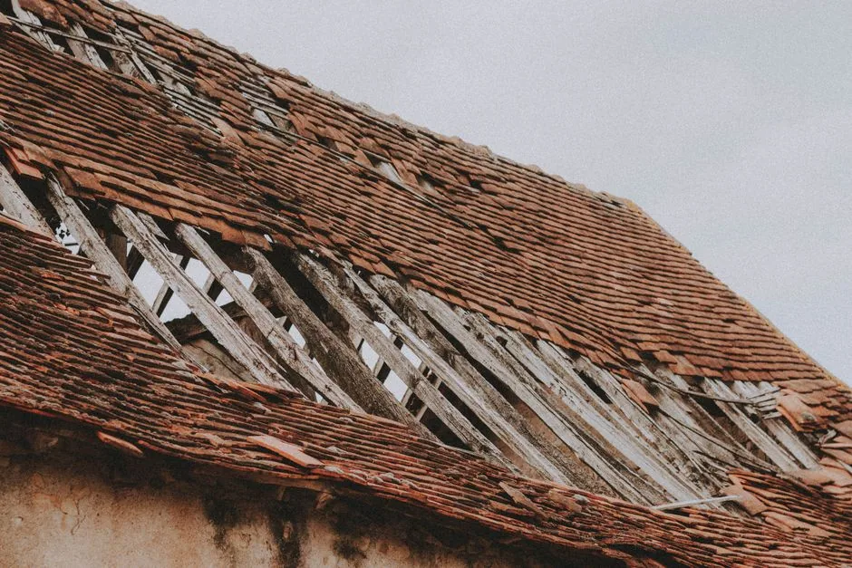 cracked and sun-damaged roof tiles common in Arizona - Chandler roofing services