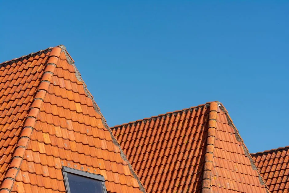 Clean, well-maintained tile roof on a Tucson home - Tucson tile cleaning