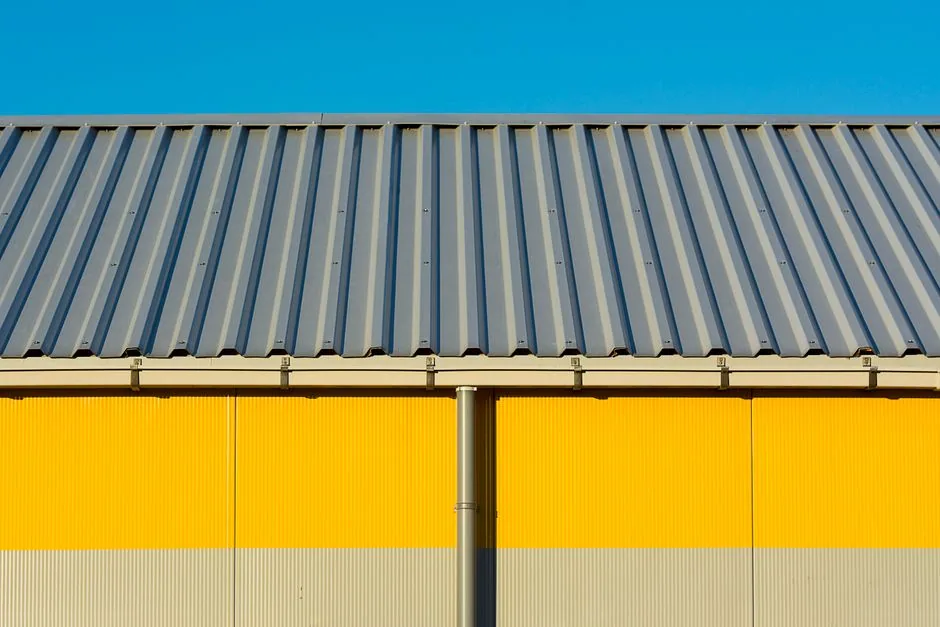 stone coated steel roofing on modern Arizona home - stone coated steel roofing contractors near me