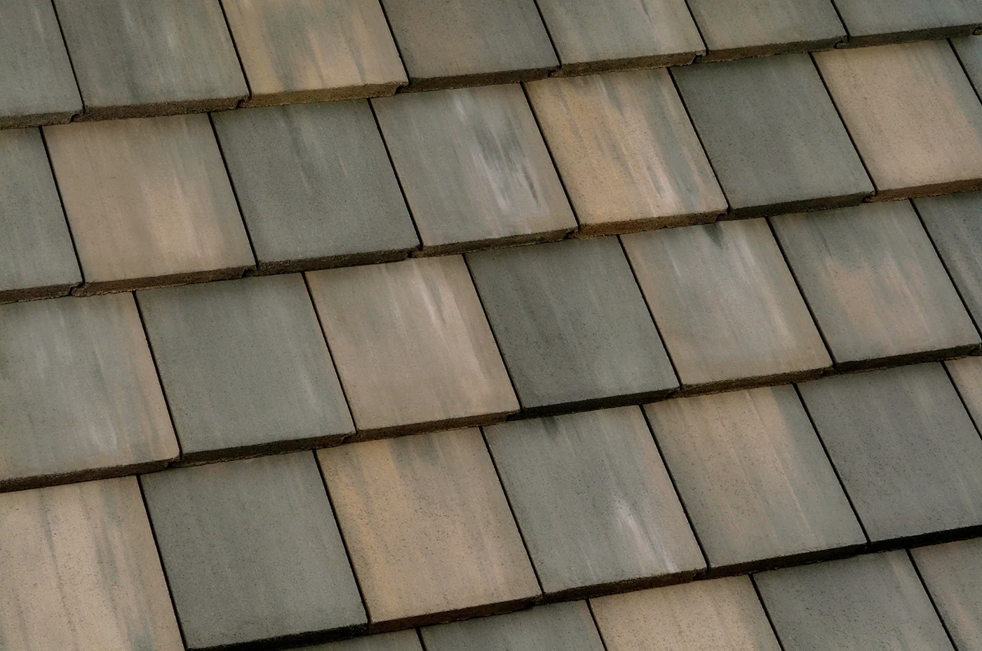Eagle Bel Air concrete roof tile in 4602 Concord Blend