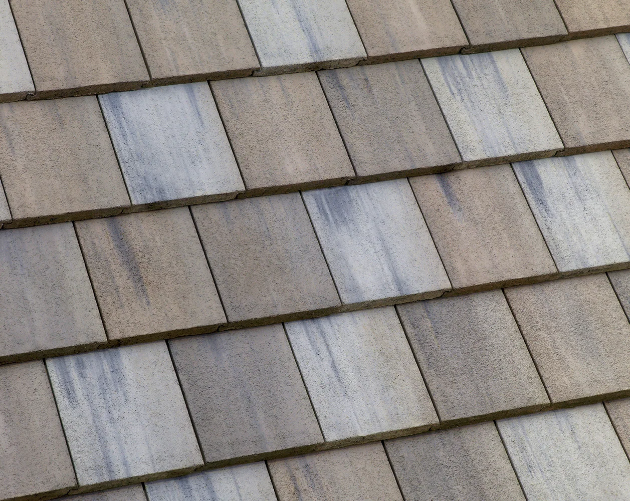 Eagle Bel Air concrete roof tile in 4883 Hillsborough Blend