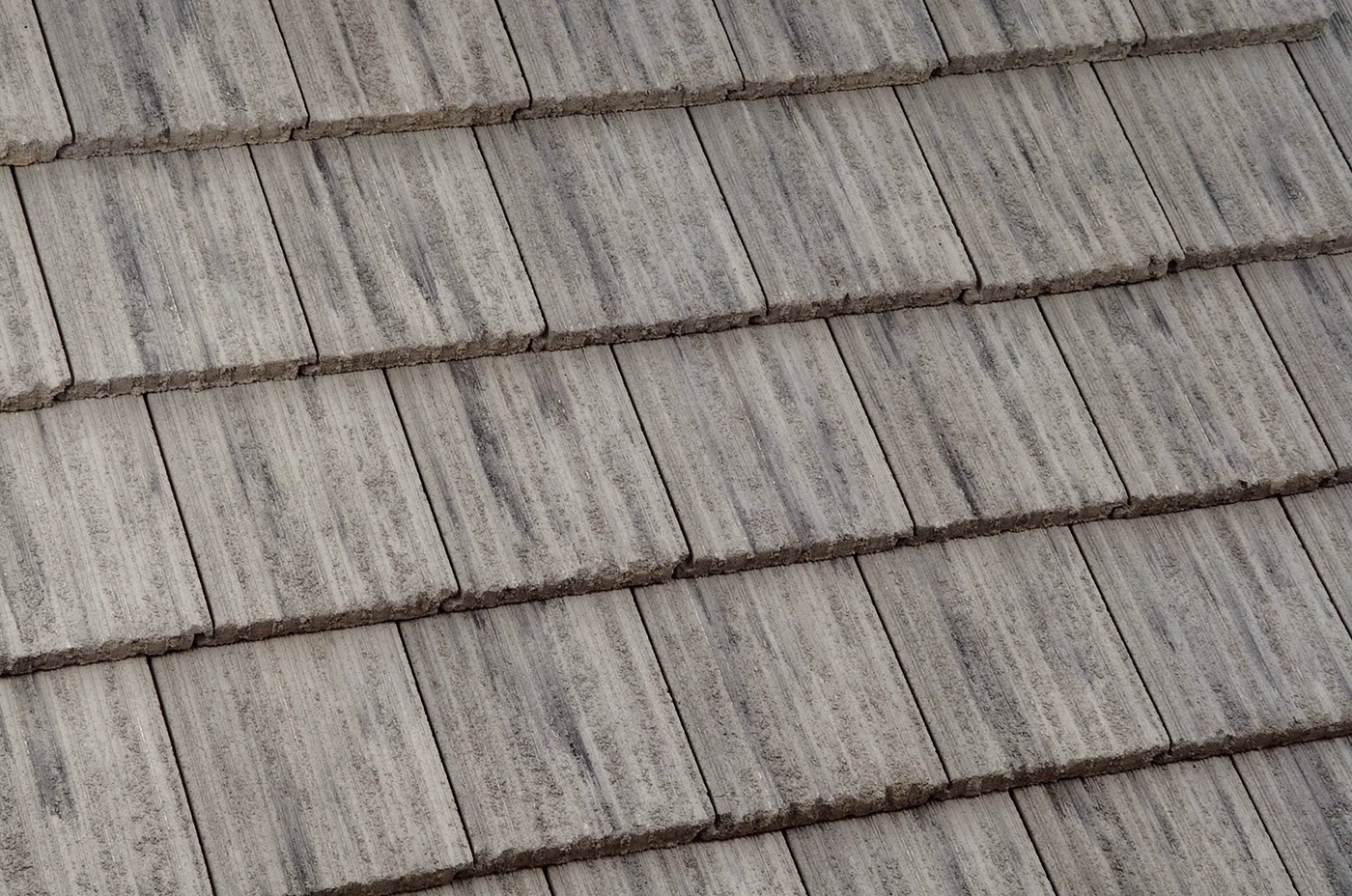 Eagle Ponderosa concrete roof tile in 5511 Flintridge Gray