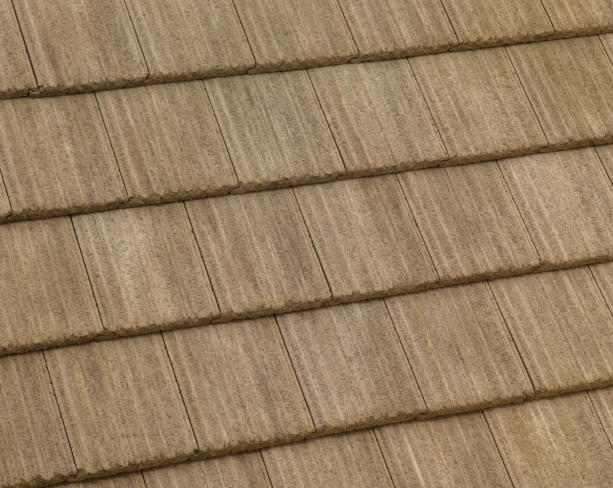 Eagle Ponderosa concrete roof tile in 5549 Santa Paula